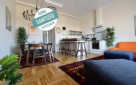 Luxury Apartment by Hi5 - Király street Suite