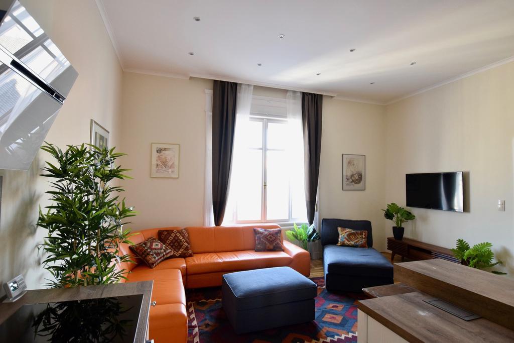 Luxury Apartment by Hi5 - Király street Suite Budapest Kültér fotó