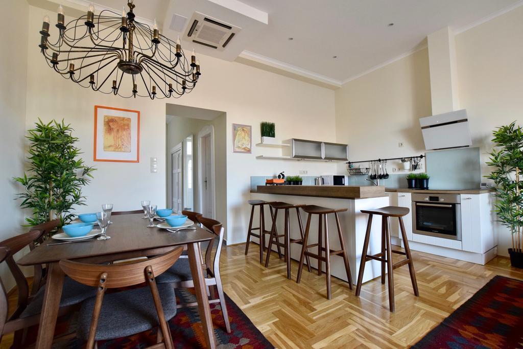 Luxury Apartment by Hi5 - Király street Suite Budapest Kültér fotó