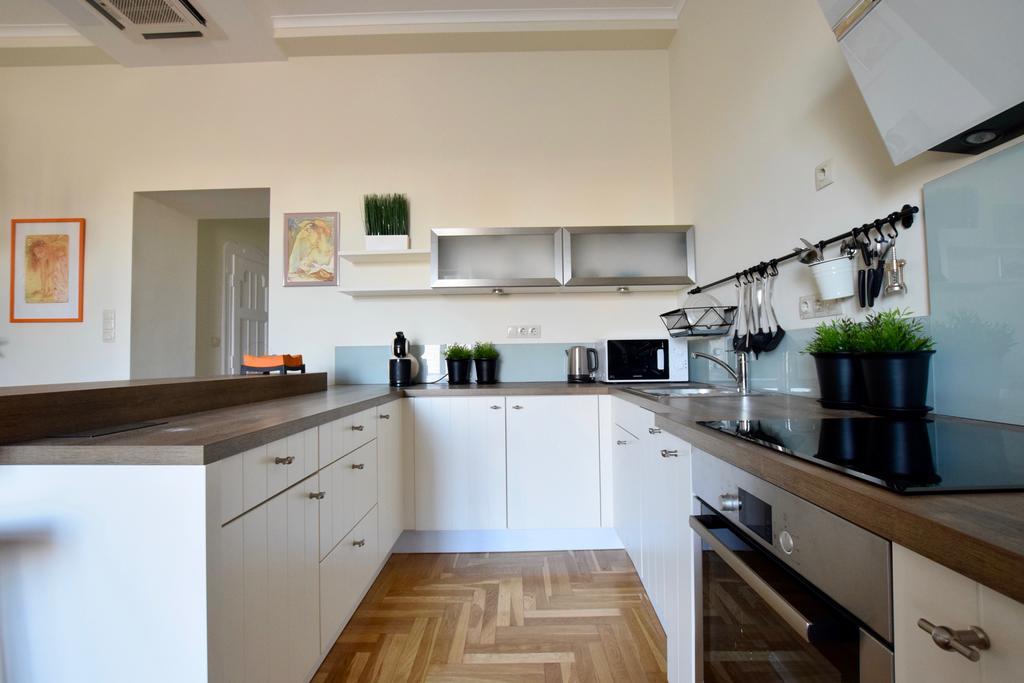 Luxury Apartment by Hi5 - Király street Suite Budapest Kültér fotó