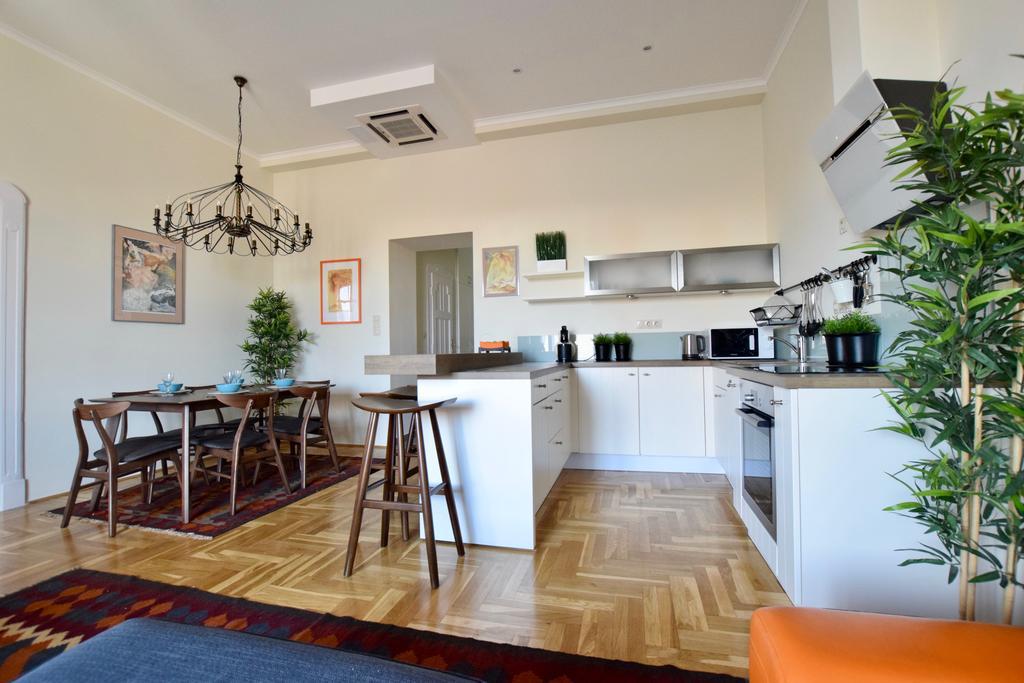 Luxury Apartment by Hi5 - Király street Suite Budapest Kültér fotó
