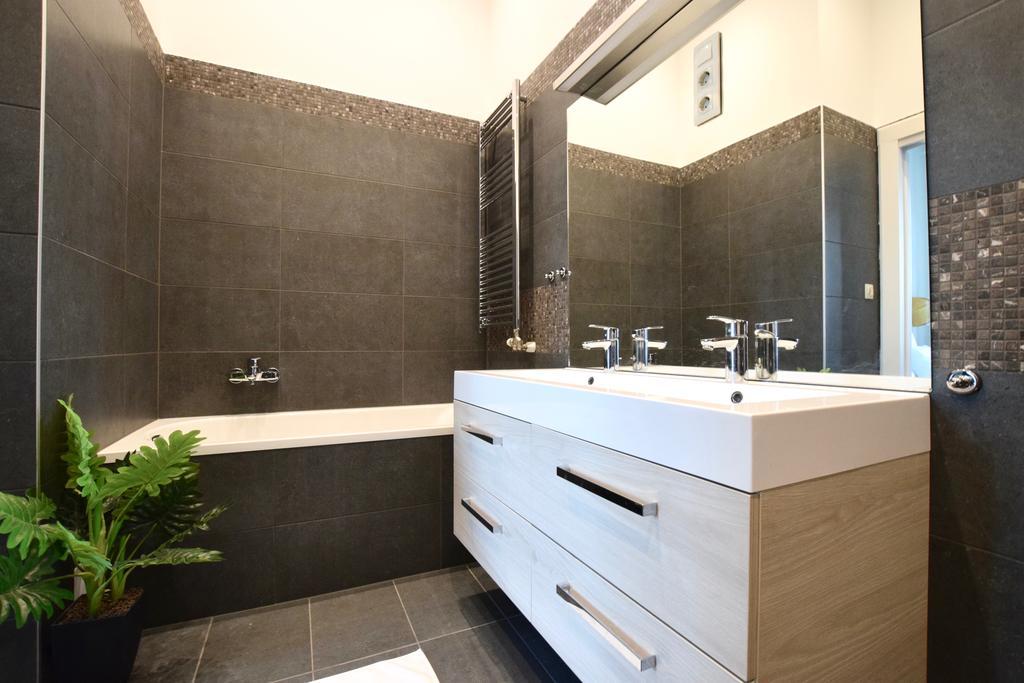 Luxury Apartment by Hi5 - Király street Suite Budapest Kültér fotó