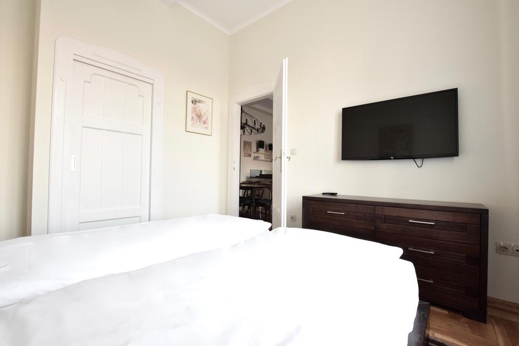 Luxury Apartment by Hi5 - Király street Suite Budapest Kültér fotó