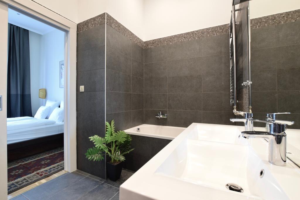 Luxury Apartment by Hi5 - Király street Suite Budapest Kültér fotó