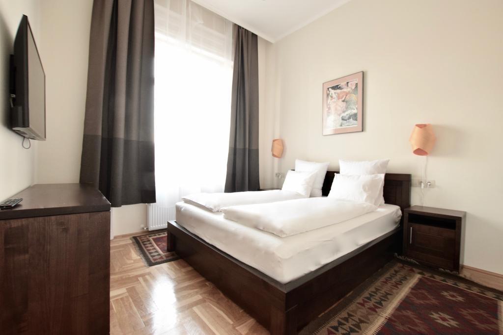 Luxury Apartment by Hi5 - Király street Suite Budapest Kültér fotó