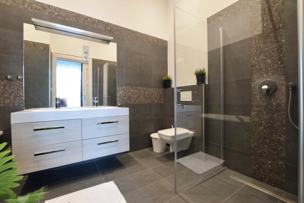 Luxury Apartment by Hi5 - Király street Suite Budapest Kültér fotó